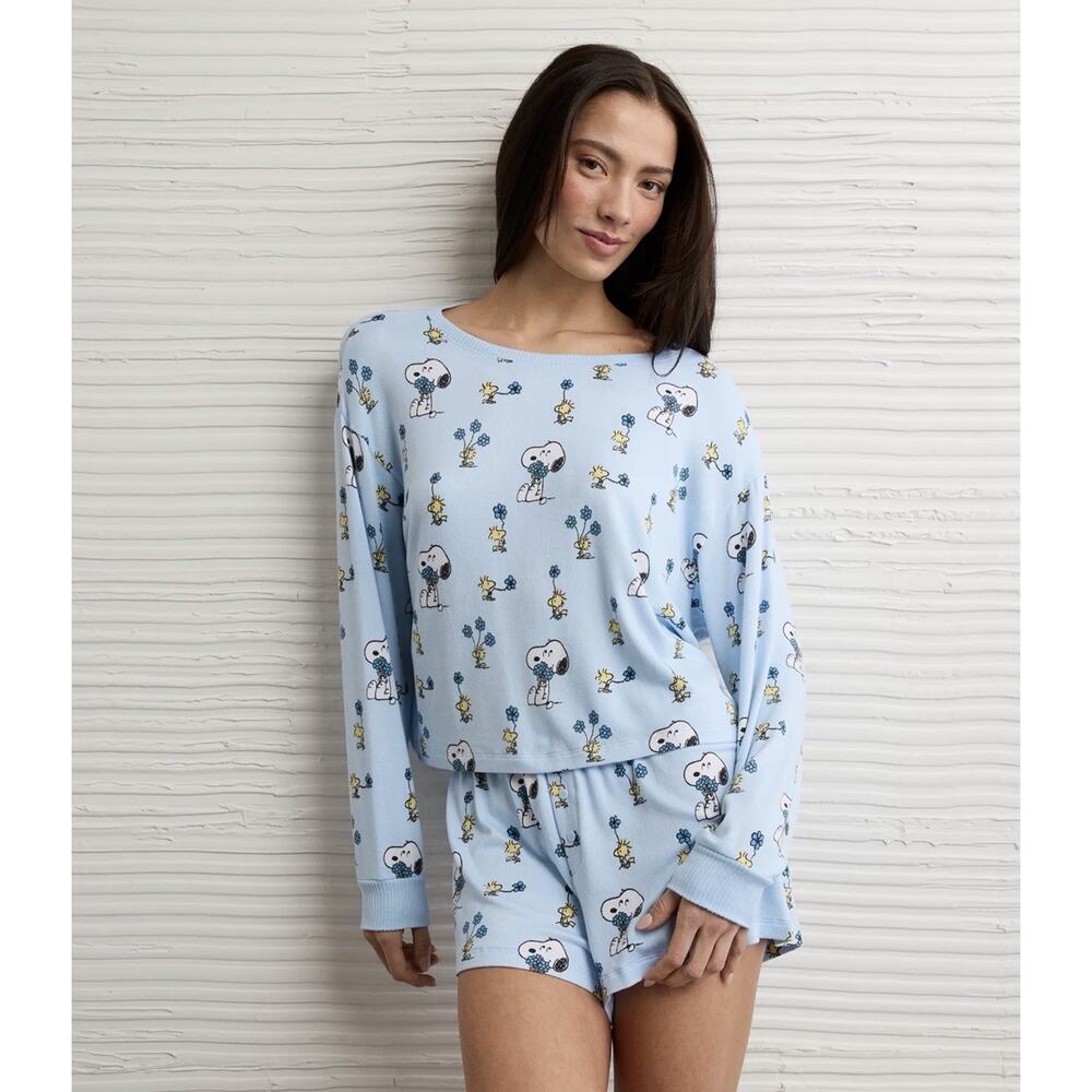 NWT! Women’s [S] American Eagle x Peanuts Snoopy Woodstock Luxe Plush 2pc PJ Set - Picture 2 of 4